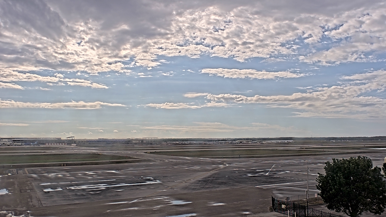 Thumbnail for current weather camera view from PrivateSky (R) Aviation Services Inc. in Fort Myers, Florida