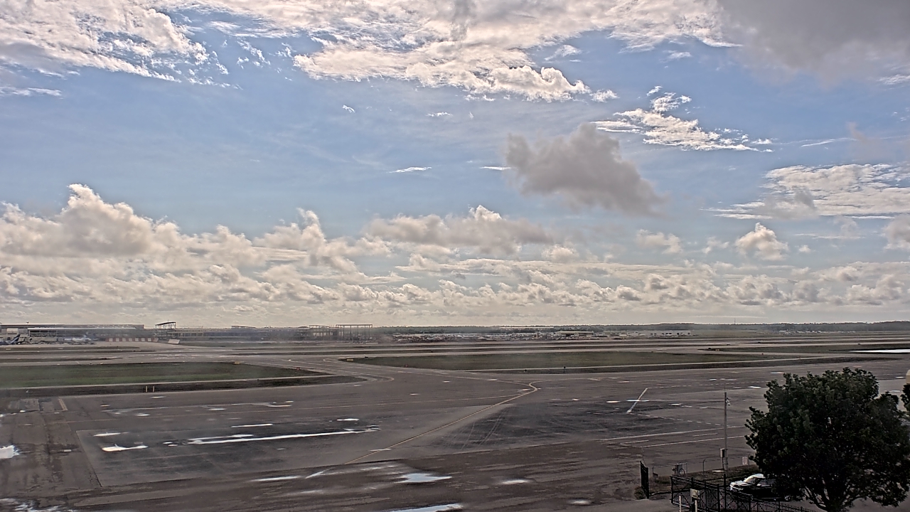 Thumbnail for current weather camera view from PrivateSky (R) Aviation Services Inc. in Fort Myers, Florida