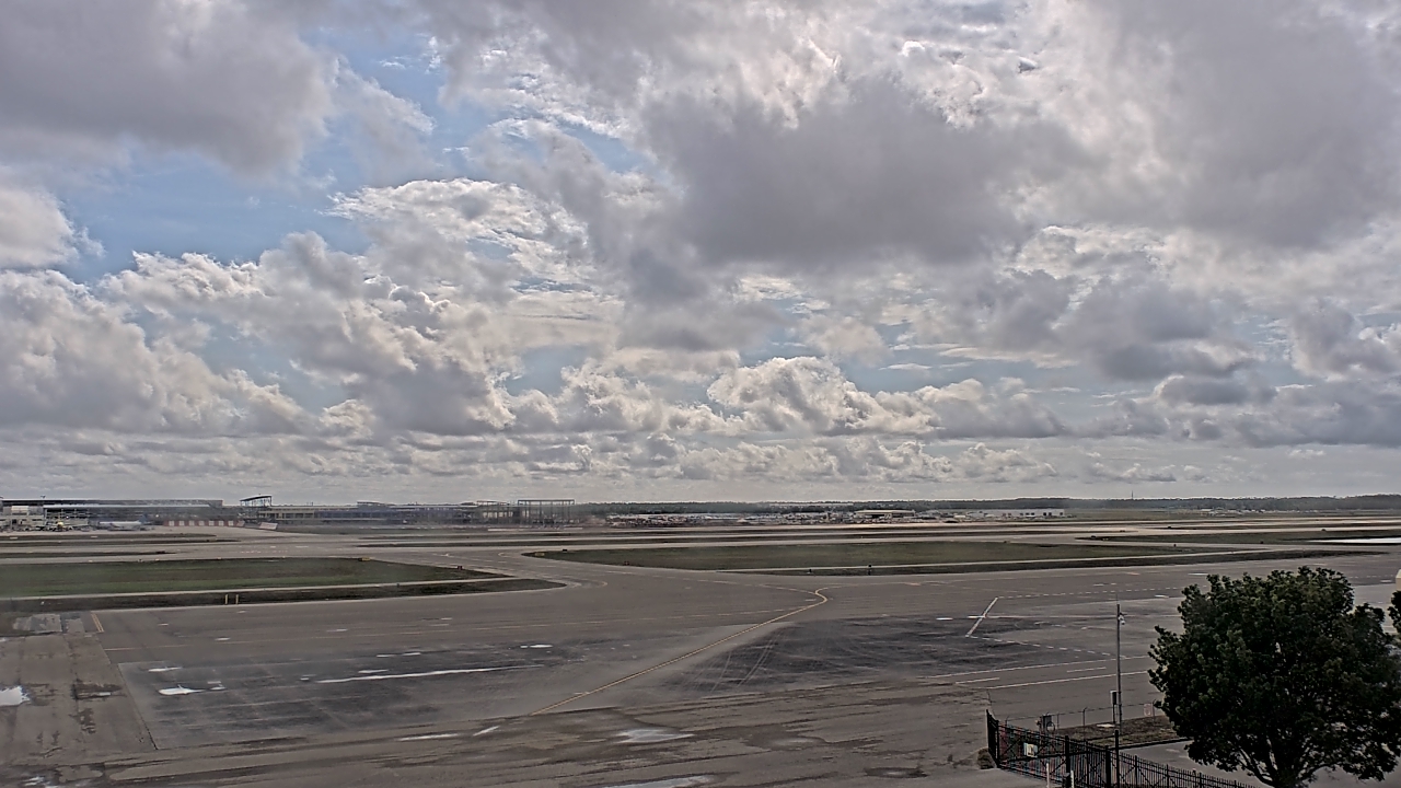 Thumbnail for current weather camera view from PrivateSky (R) Aviation Services Inc. in Fort Myers, Florida