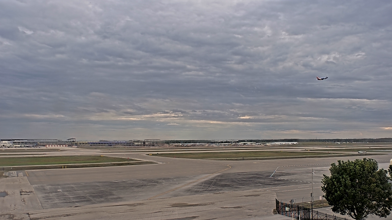 Thumbnail for current weather camera view from PrivateSky (R) Aviation Services Inc. in Fort Myers, Florida