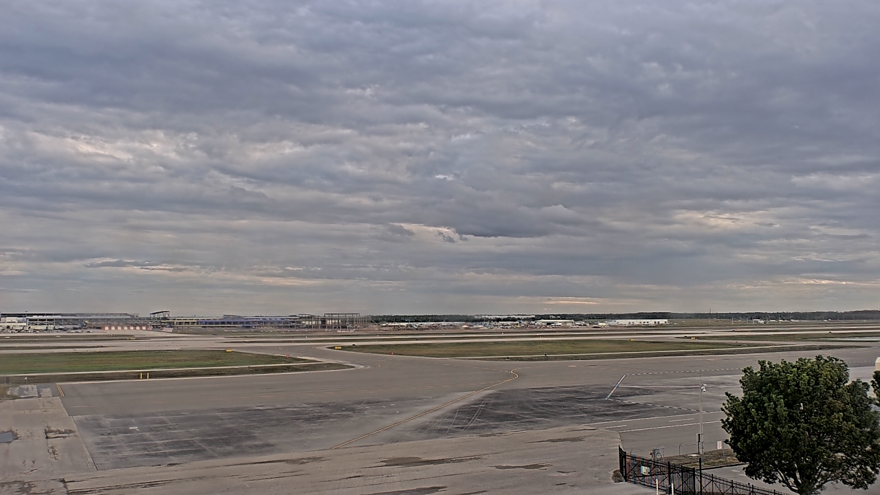 Thumbnail for current weather camera view from PrivateSky (R) Aviation Services Inc. in Fort Myers, Florida