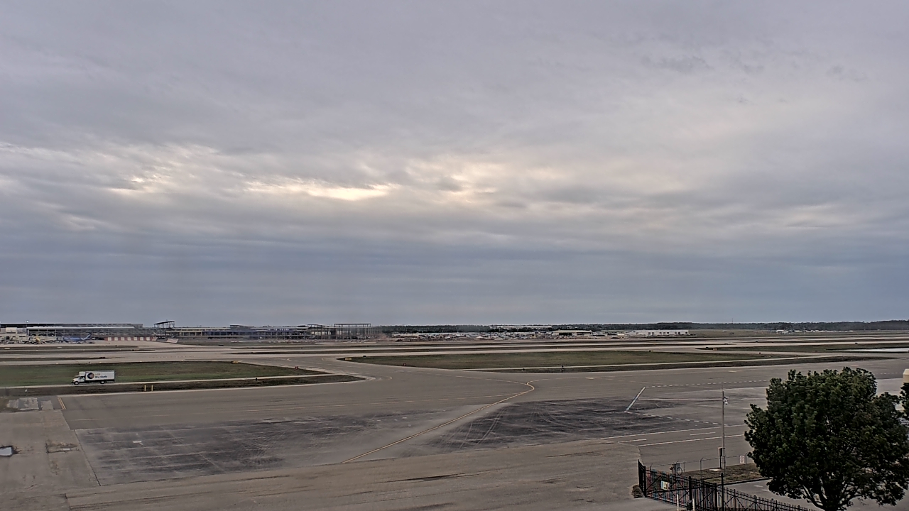 Thumbnail for current weather camera view from PrivateSky (R) Aviation Services Inc. in Fort Myers, Florida