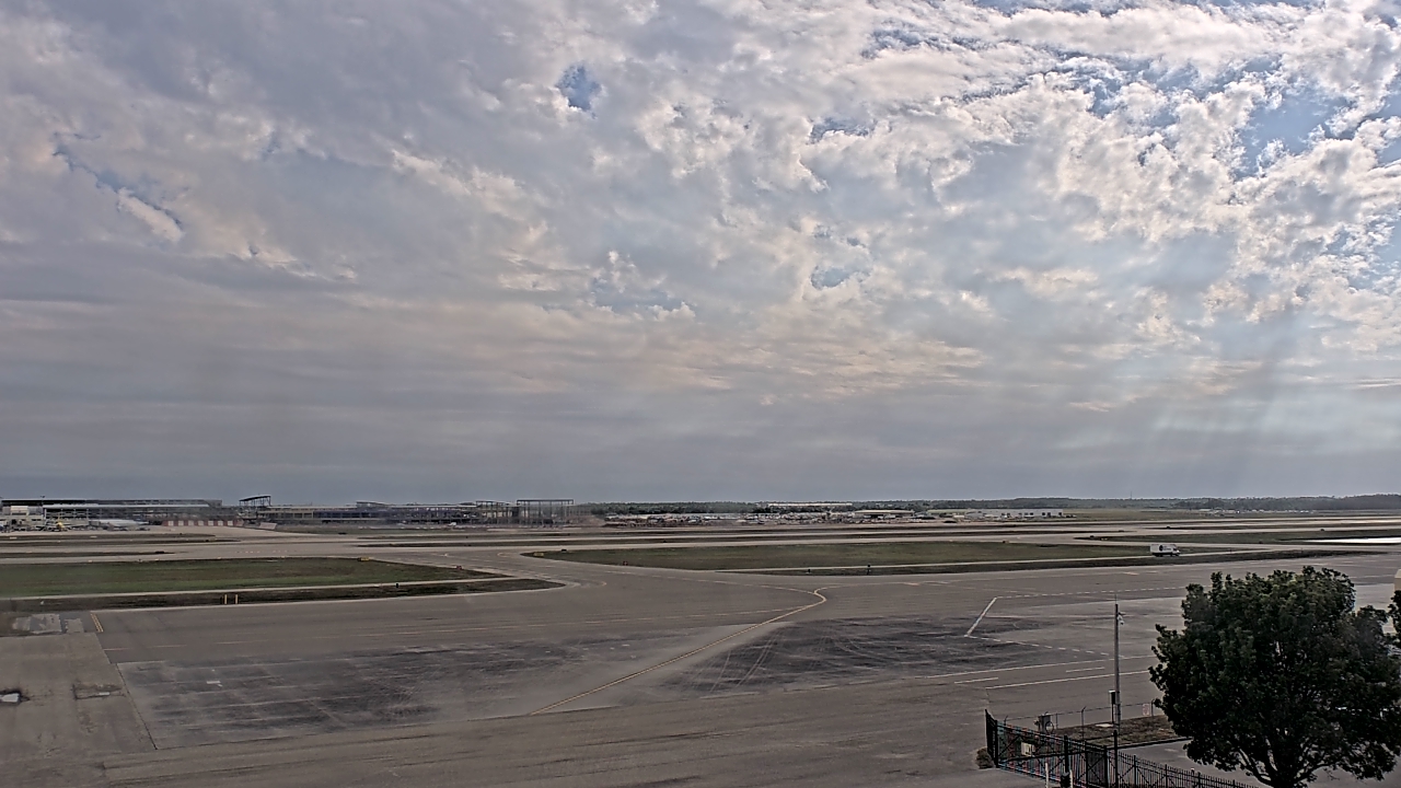 Thumbnail for current weather camera view from PrivateSky (R) Aviation Services Inc. in Fort Myers, Florida