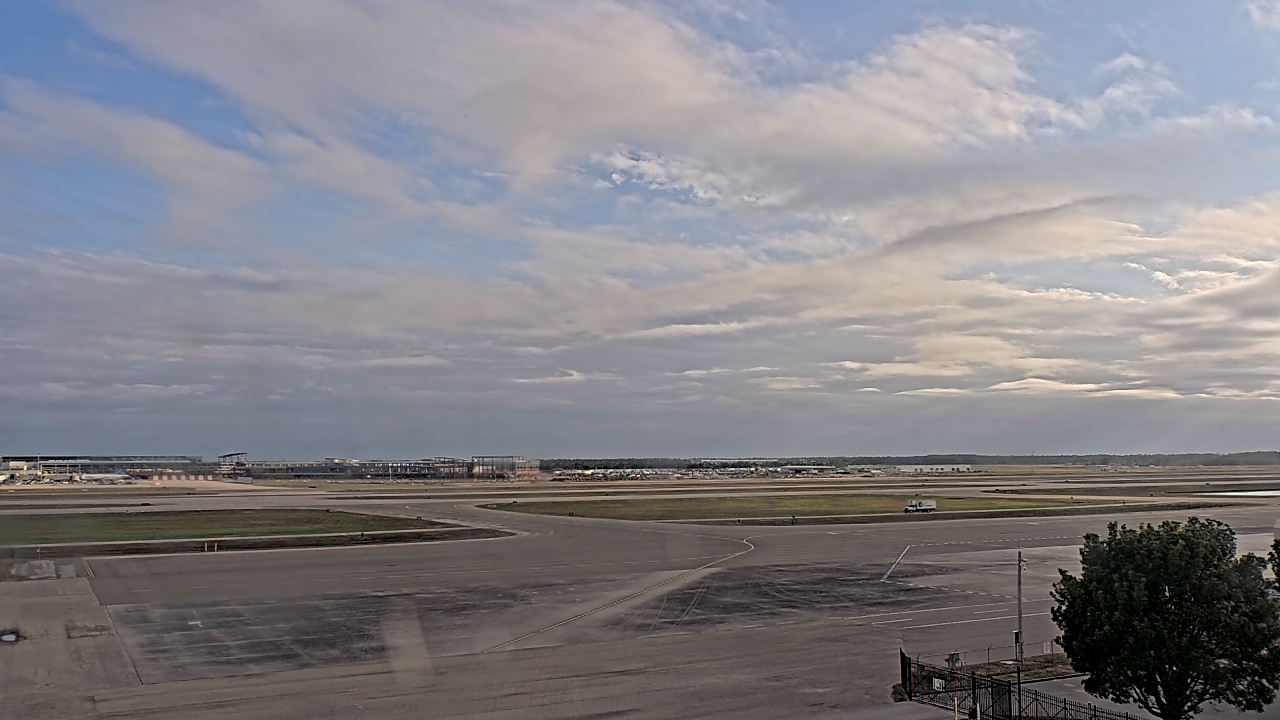 Thumbnail for current weather camera view from PrivateSky (R) Aviation Services Inc. in Fort Myers, Florida