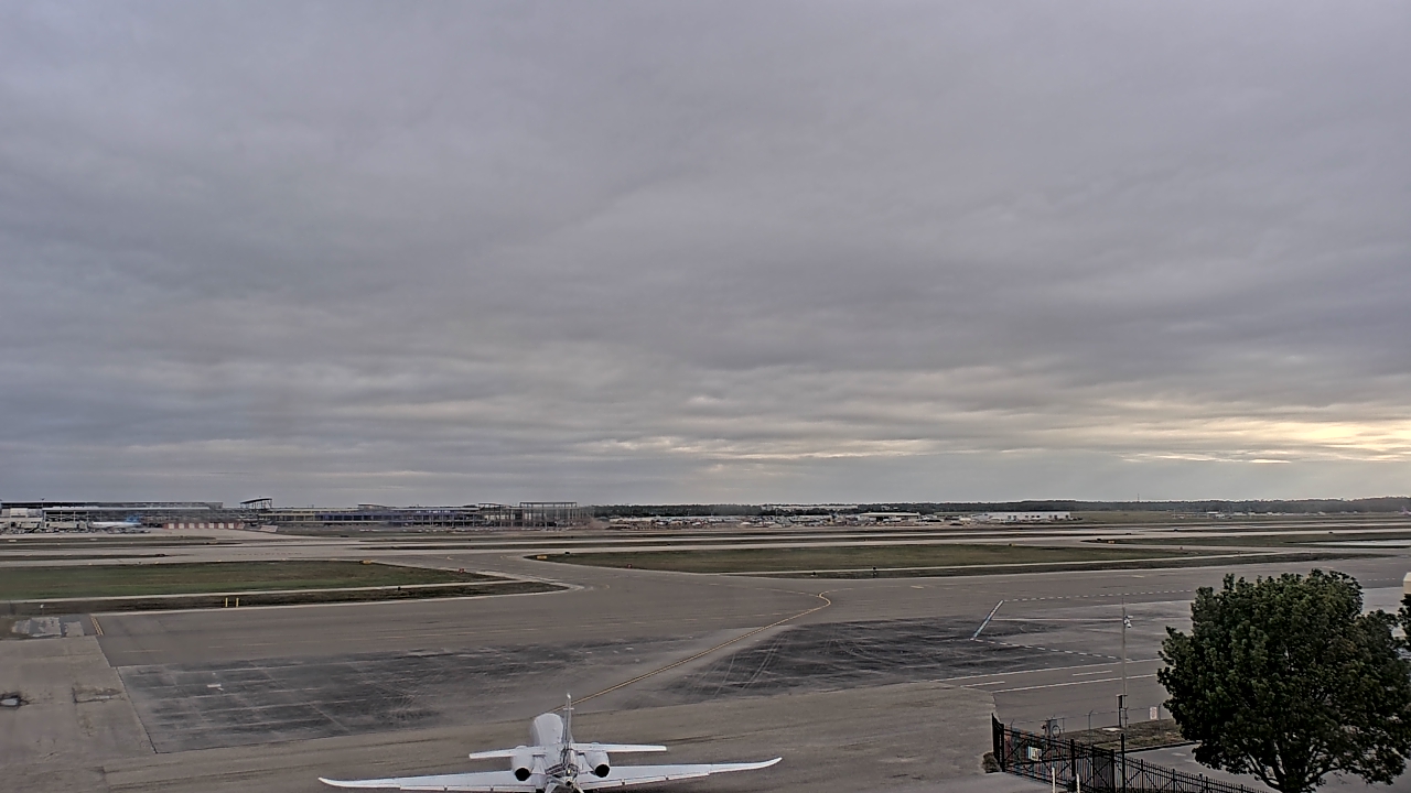 Thumbnail for current weather camera view from PrivateSky (R) Aviation Services Inc. in Fort Myers, Florida