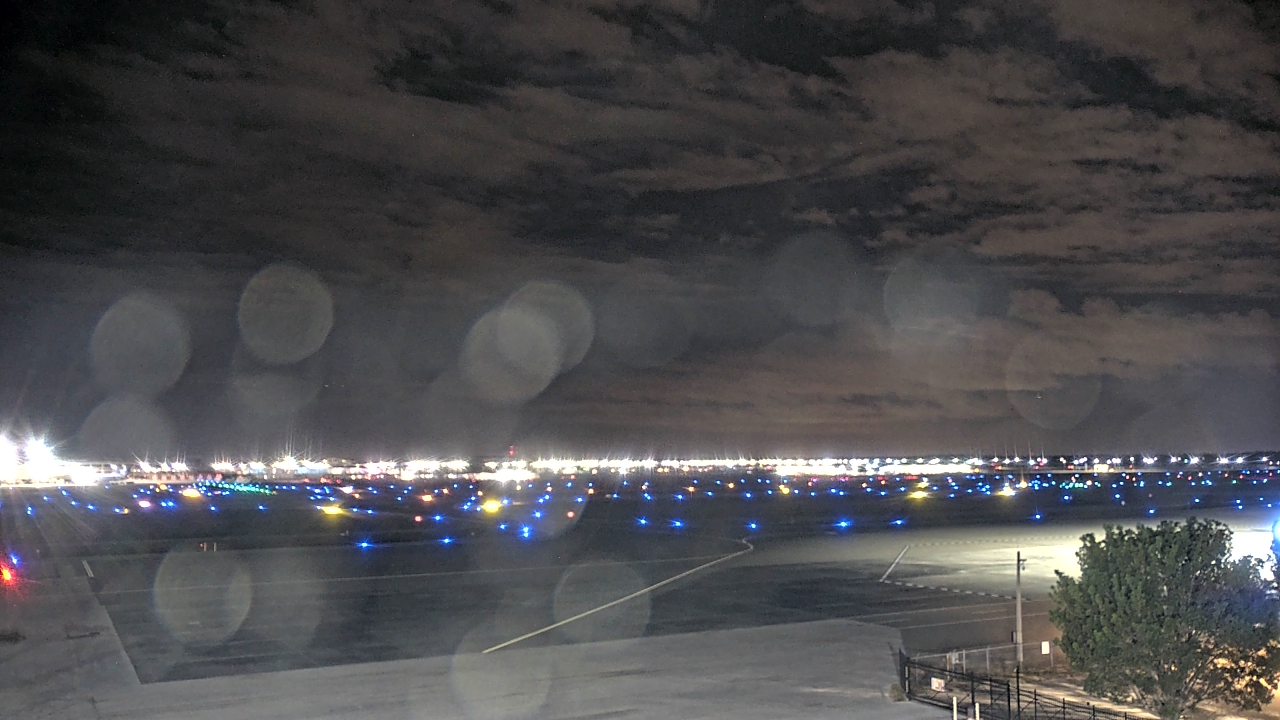 Thumbnail for current weather camera view from PrivateSky (R) Aviation Services Inc. in Fort Myers, Florida