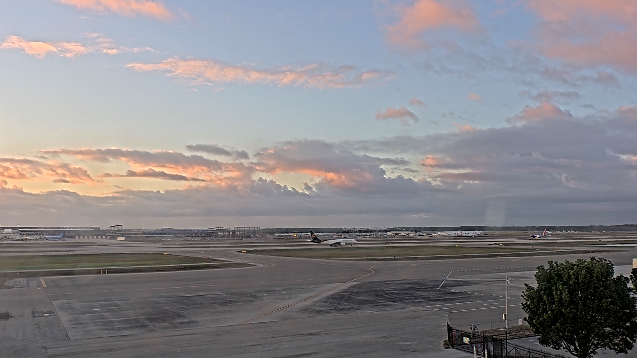 Thumbnail for current weather camera view from PrivateSky (R) Aviation Services Inc. in Fort Myers, Florida