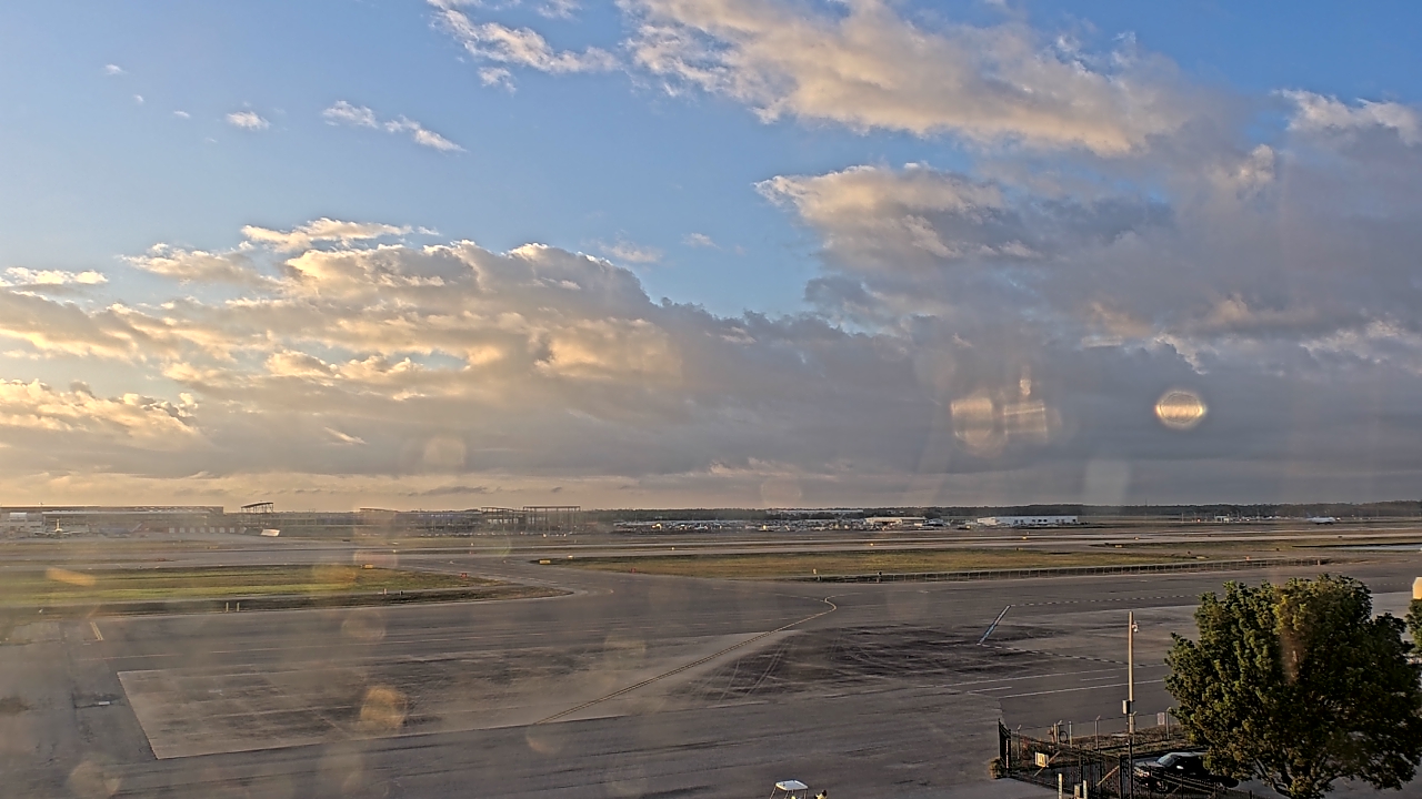 Thumbnail for current weather camera view from PrivateSky (R) Aviation Services Inc. in Fort Myers, Florida