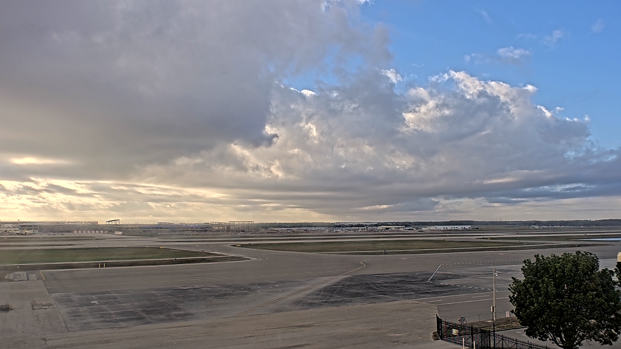 Thumbnail for current weather camera view from PrivateSky (R) Aviation Services Inc. in Fort Myers, Florida