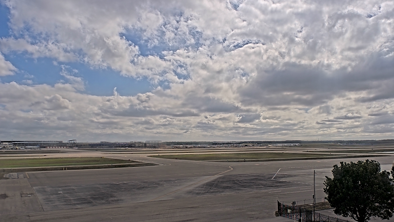 Thumbnail for current weather camera view from PrivateSky (R) Aviation Services Inc. in Fort Myers, Florida