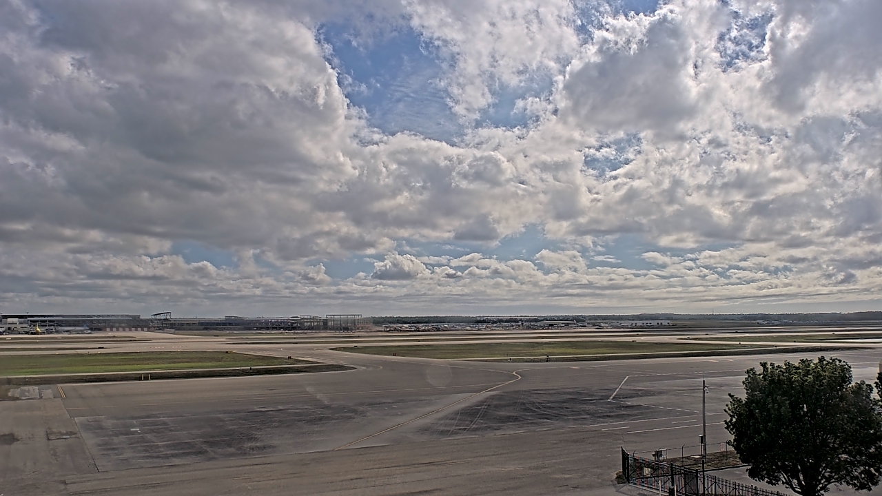 Thumbnail for current weather camera view from PrivateSky (R) Aviation Services Inc. in Fort Myers, Florida