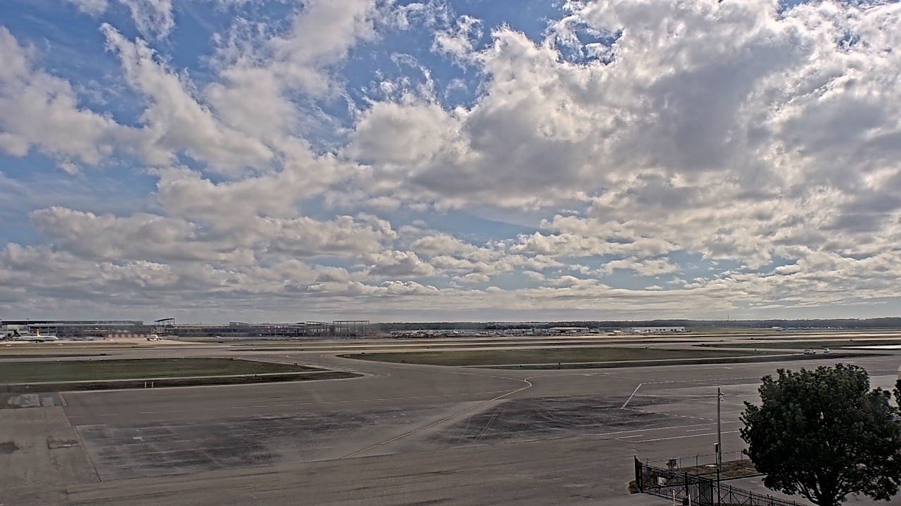 Thumbnail for current weather camera view from PrivateSky (R) Aviation Services Inc. in Fort Myers, Florida