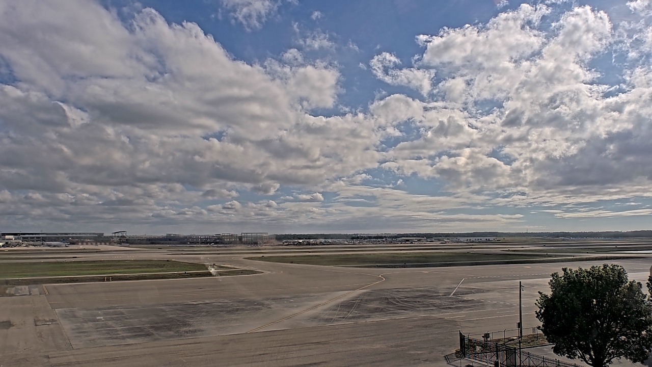 Thumbnail for current weather camera view from PrivateSky (R) Aviation Services Inc. in Fort Myers, Florida