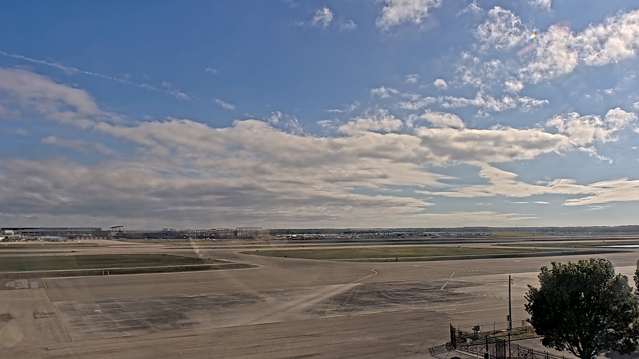 Thumbnail for current weather camera view from PrivateSky (R) Aviation Services Inc. in Fort Myers, Florida