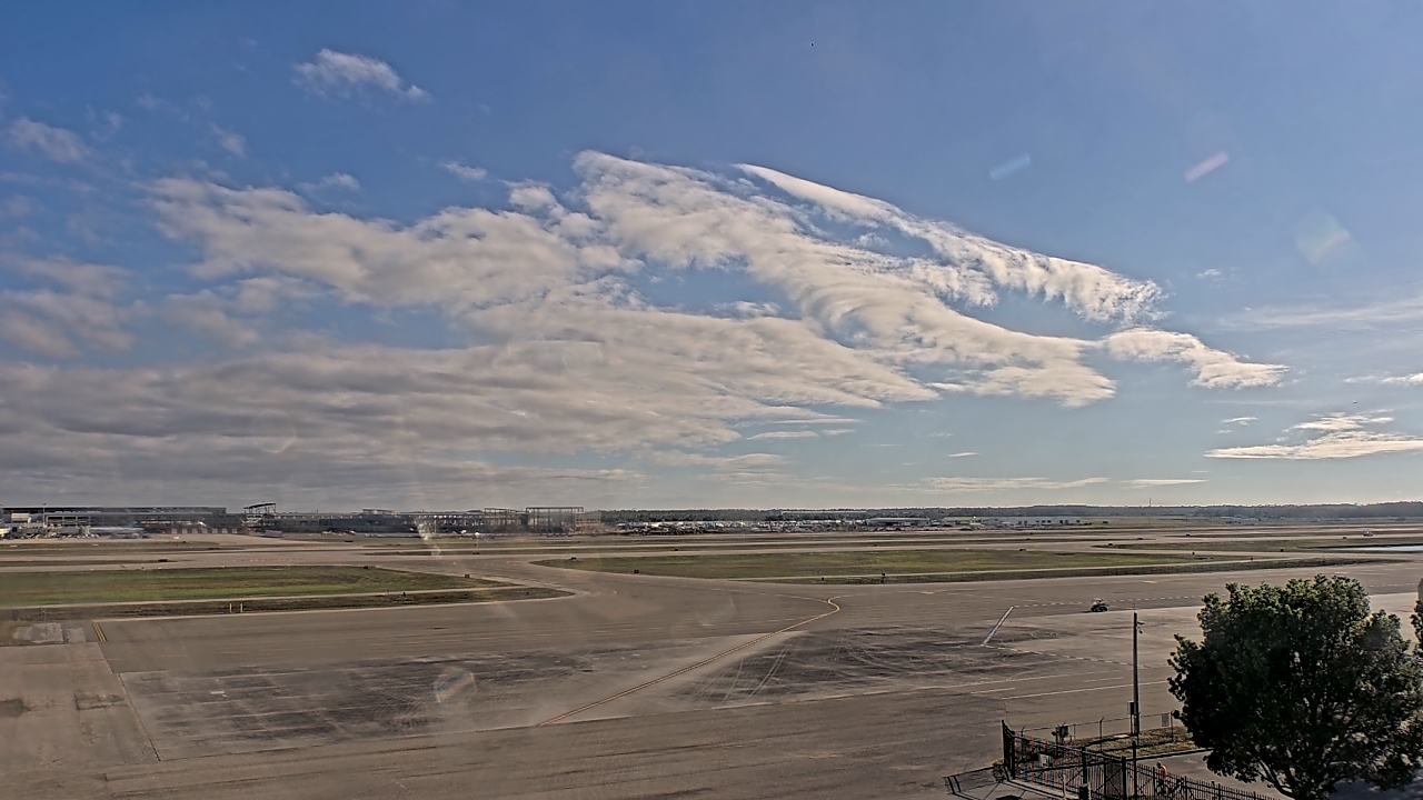 Thumbnail for current weather camera view from PrivateSky (R) Aviation Services Inc. in Fort Myers, Florida