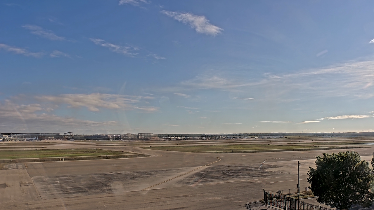 Thumbnail for current weather camera view from PrivateSky (R) Aviation Services Inc. in Fort Myers, Florida