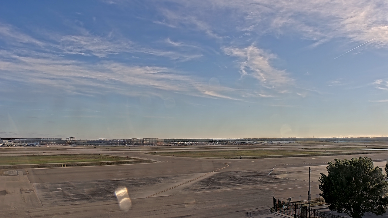 Thumbnail for current weather camera view from PrivateSky (R) Aviation Services Inc. in Fort Myers, Florida