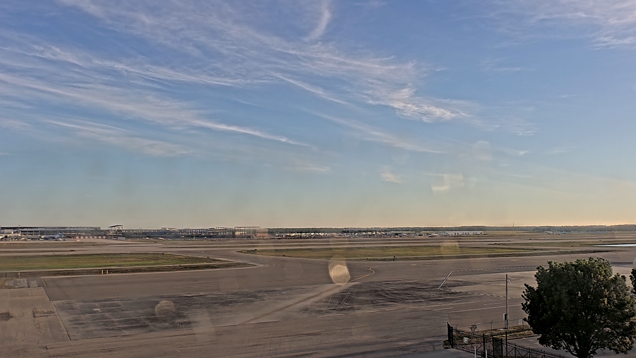 Thumbnail for current weather camera view from PrivateSky (R) Aviation Services Inc. in Fort Myers, Florida