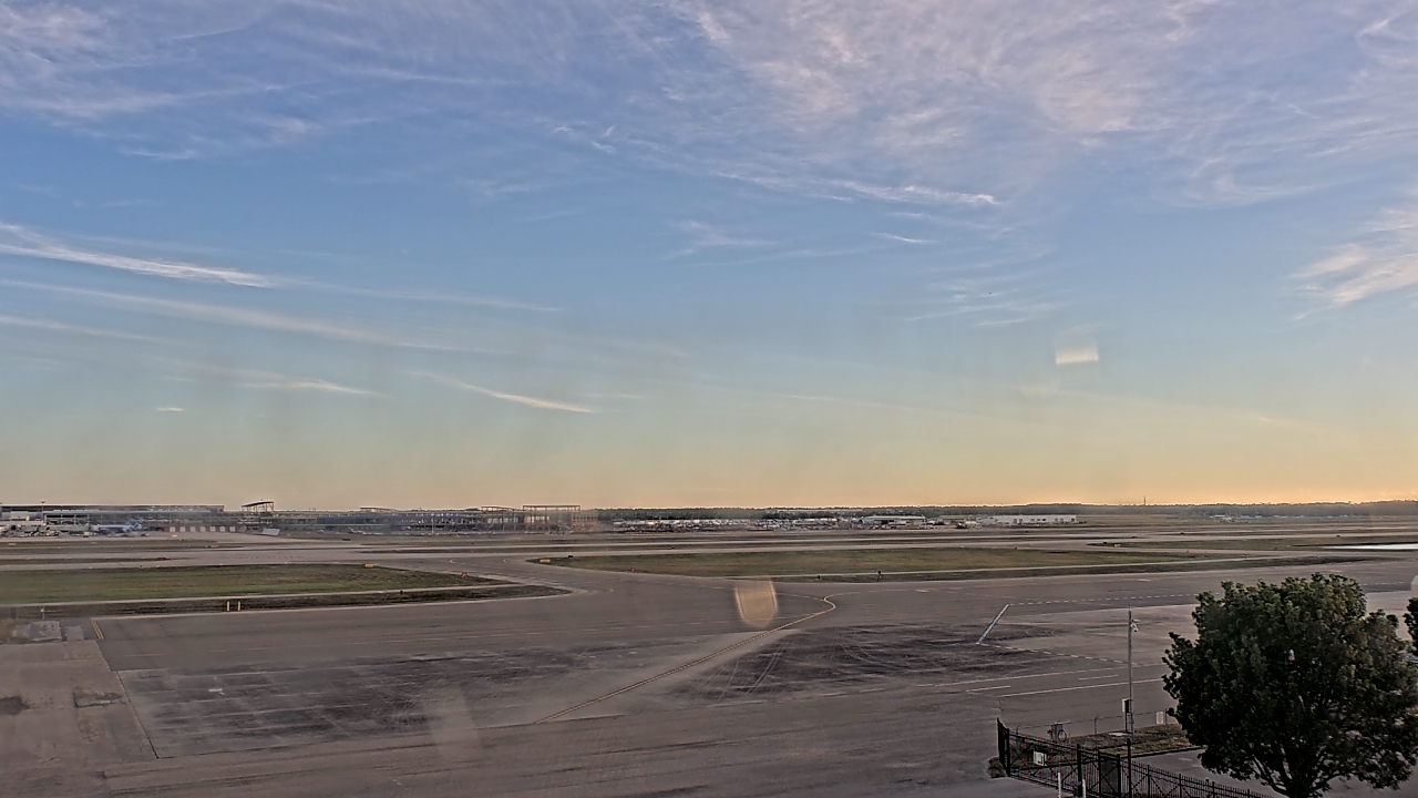 Thumbnail for current weather camera view from PrivateSky (R) Aviation Services Inc. in Fort Myers, Florida