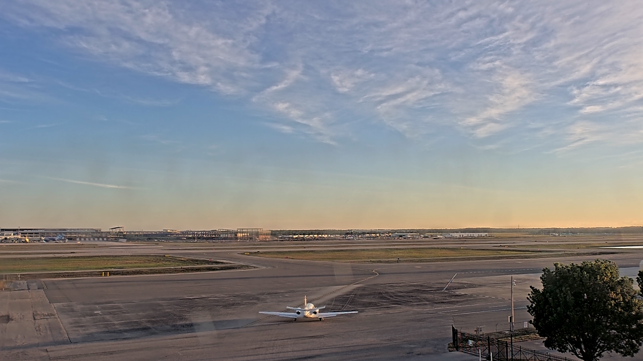 Thumbnail for current weather camera view from PrivateSky (R) Aviation Services Inc. in Fort Myers, Florida