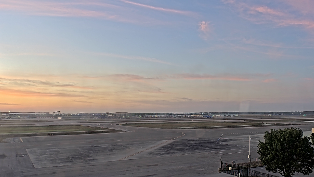 Thumbnail for current weather camera view from PrivateSky (R) Aviation Services Inc. in Fort Myers, Florida