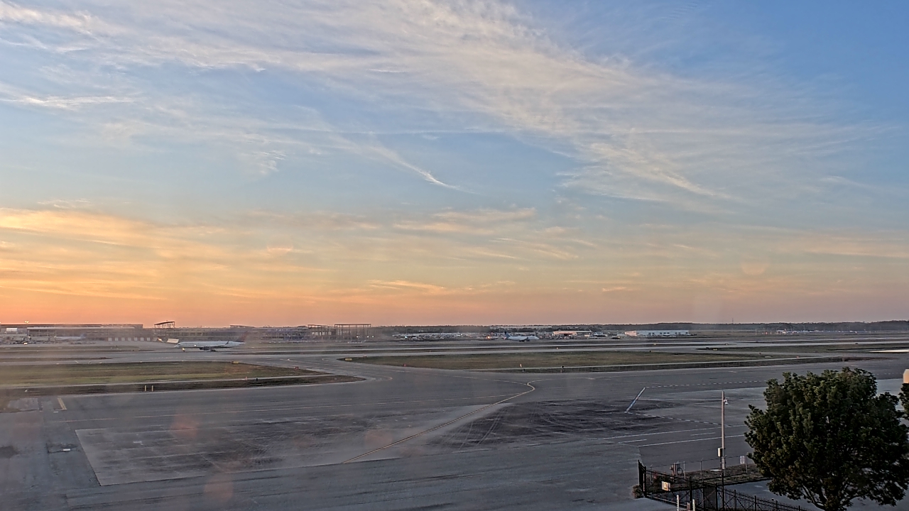 Thumbnail for current weather camera view from PrivateSky (R) Aviation Services Inc. in Fort Myers, Florida