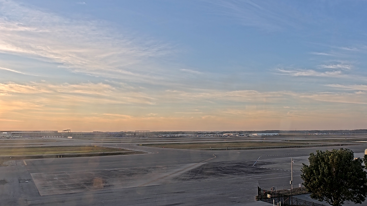 Thumbnail for current weather camera view from PrivateSky (R) Aviation Services Inc. in Fort Myers, Florida