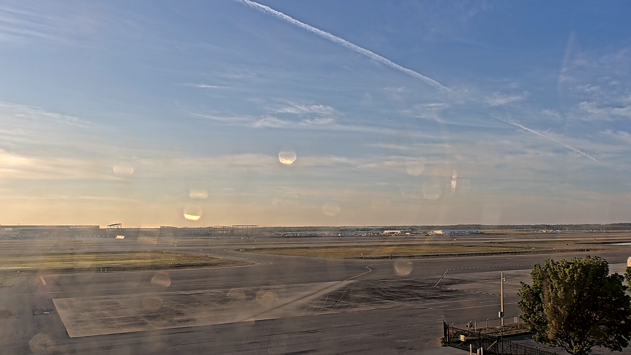 Thumbnail for current weather camera view from PrivateSky (R) Aviation Services Inc. in Fort Myers, Florida