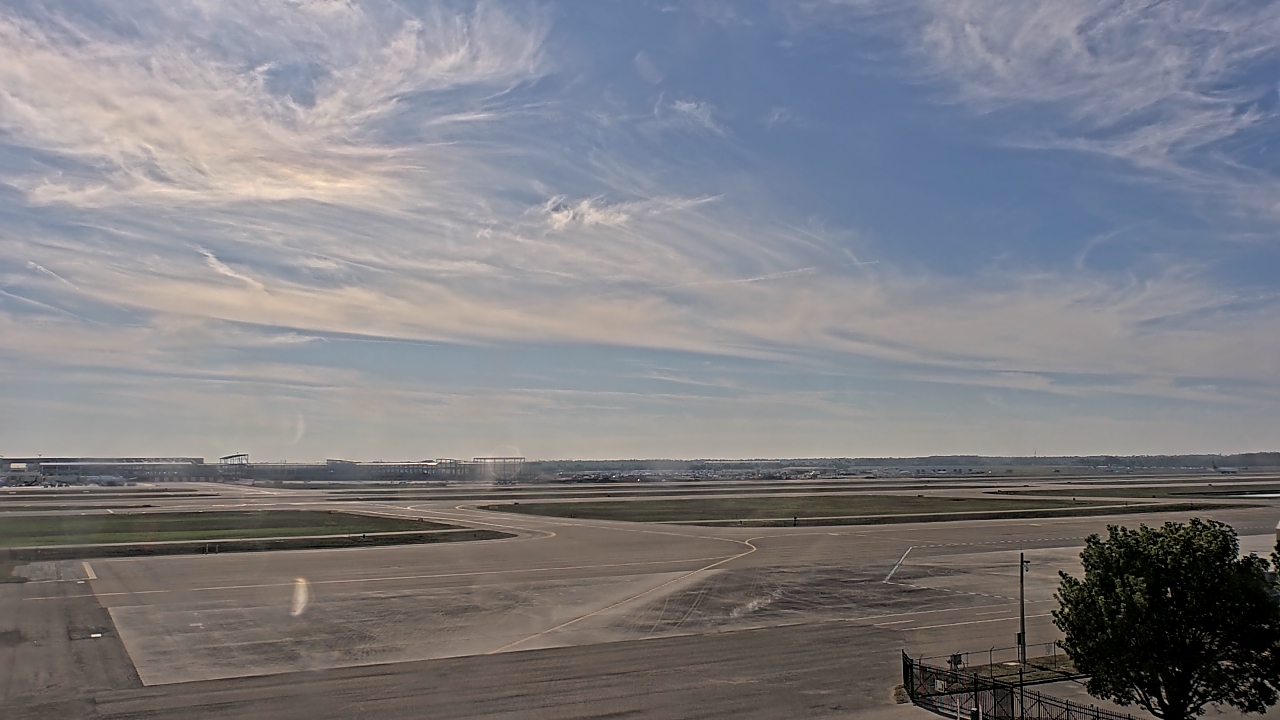 Thumbnail for current weather camera view from PrivateSky (R) Aviation Services Inc. in Fort Myers, Florida