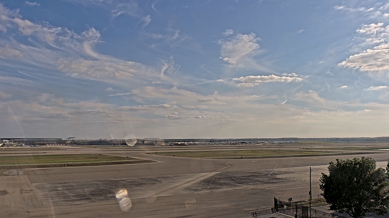 Thumbnail for current weather camera view from PrivateSky (R) Aviation Services Inc. in Fort Myers, Florida