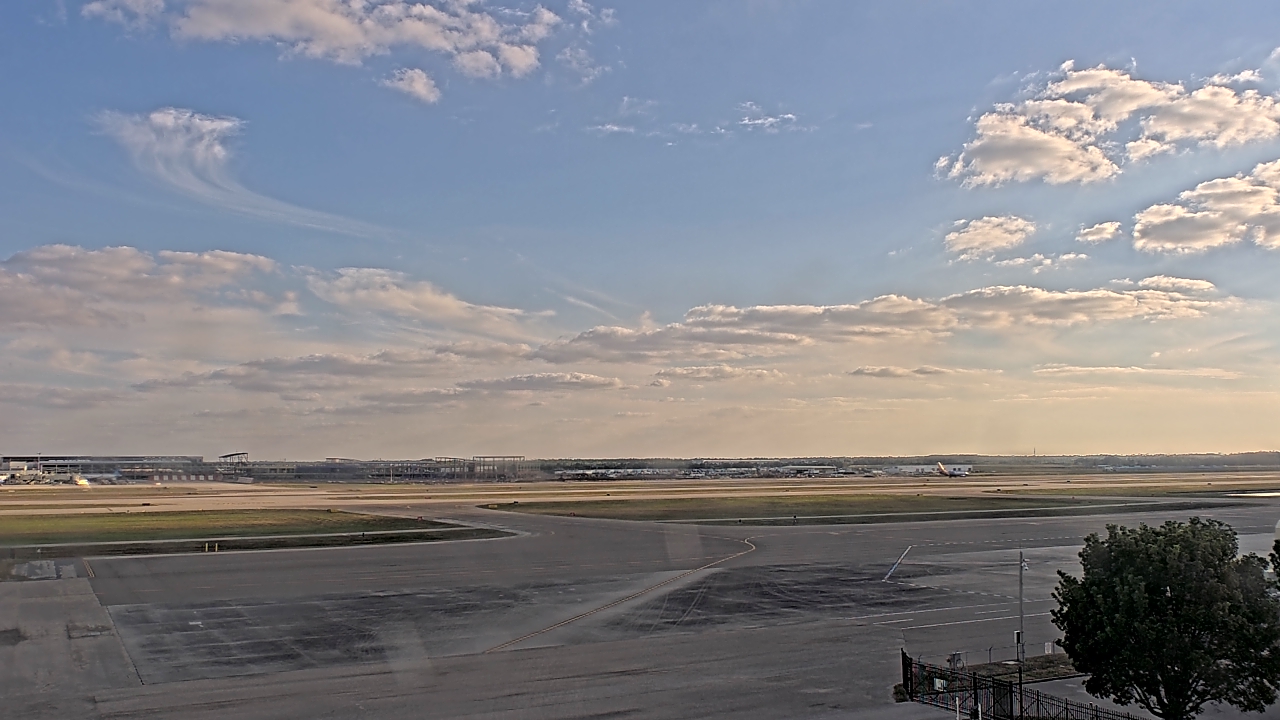 Thumbnail for current weather camera view from PrivateSky (R) Aviation Services Inc. in Fort Myers, Florida