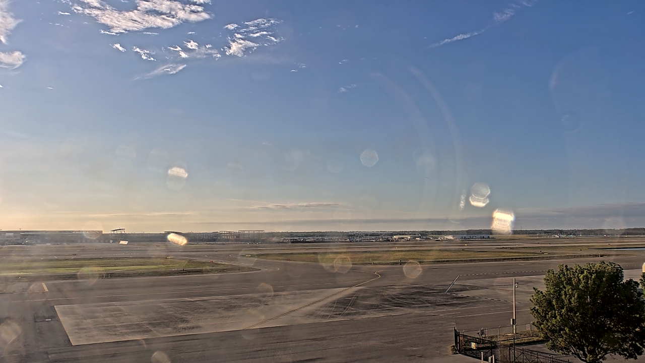 Thumbnail for current weather camera view from PrivateSky (R) Aviation Services Inc. in Fort Myers, Florida