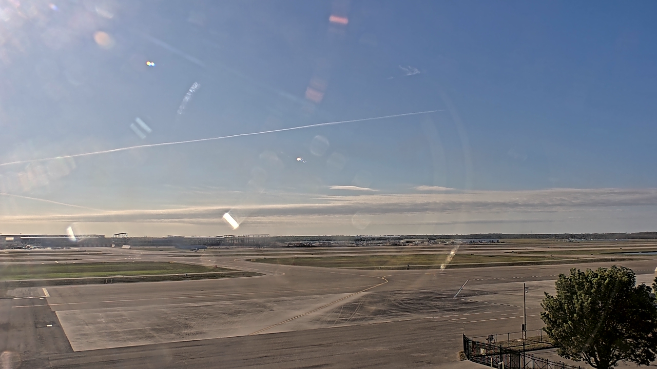 Thumbnail for current weather camera view from PrivateSky (R) Aviation Services Inc. in Fort Myers, Florida