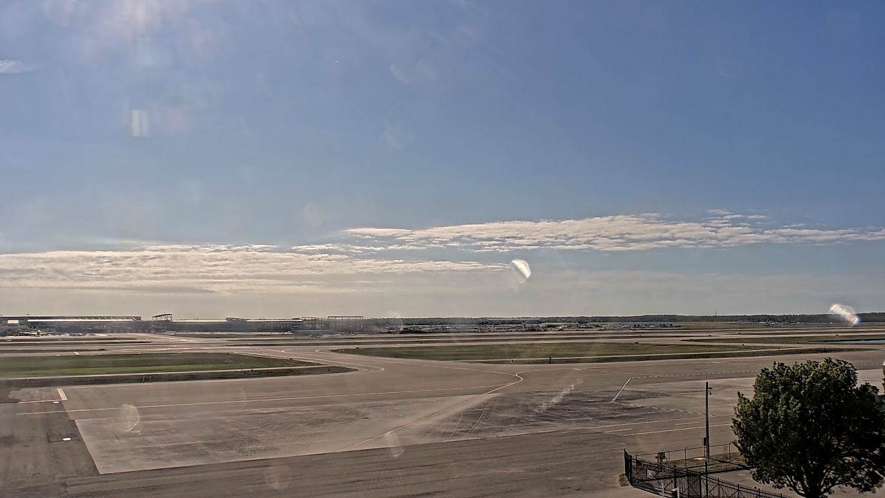 Thumbnail for current weather camera view from PrivateSky (R) Aviation Services Inc. in Fort Myers, Florida