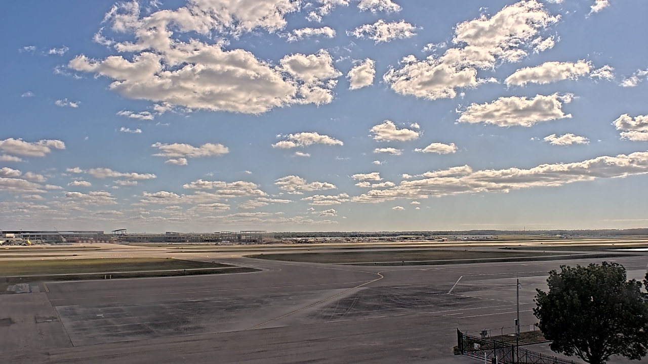 Thumbnail for current weather camera view from PrivateSky (R) Aviation Services Inc. in Fort Myers, Florida