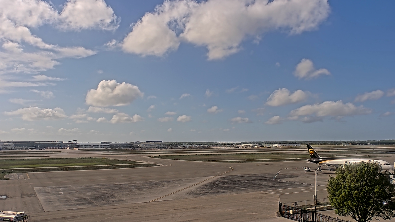 Thumbnail for current weather camera view from PrivateSky (R) Aviation Services Inc. in Fort Myers, Florida