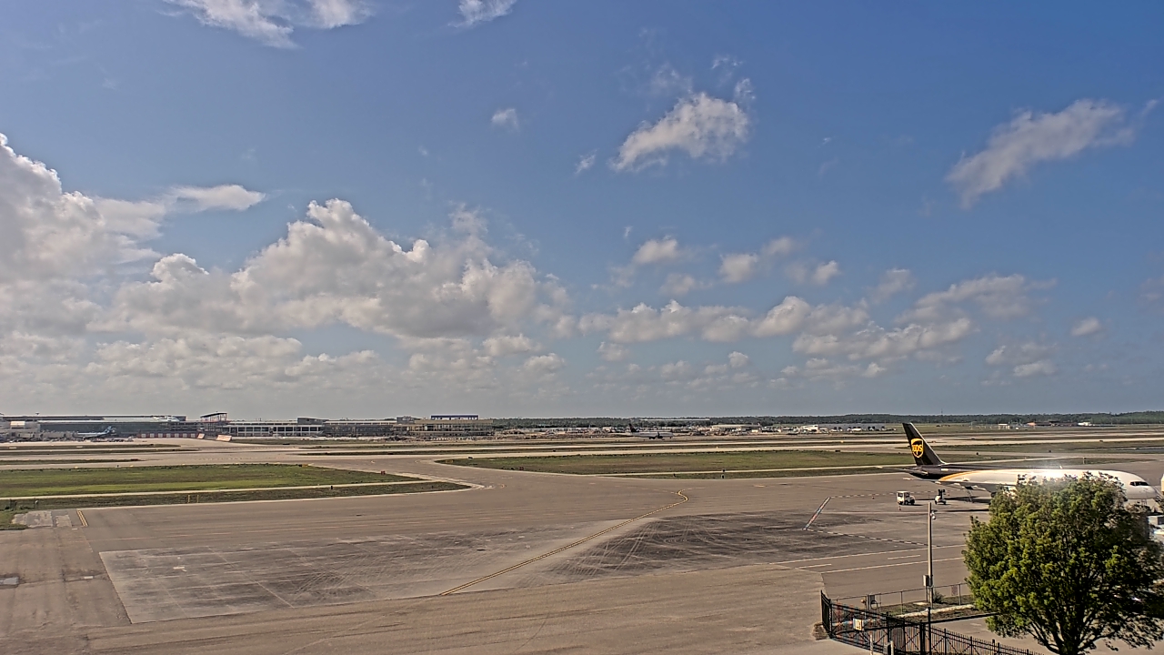 Thumbnail for current weather camera view from PrivateSky (R) Aviation Services Inc. in Fort Myers, Florida