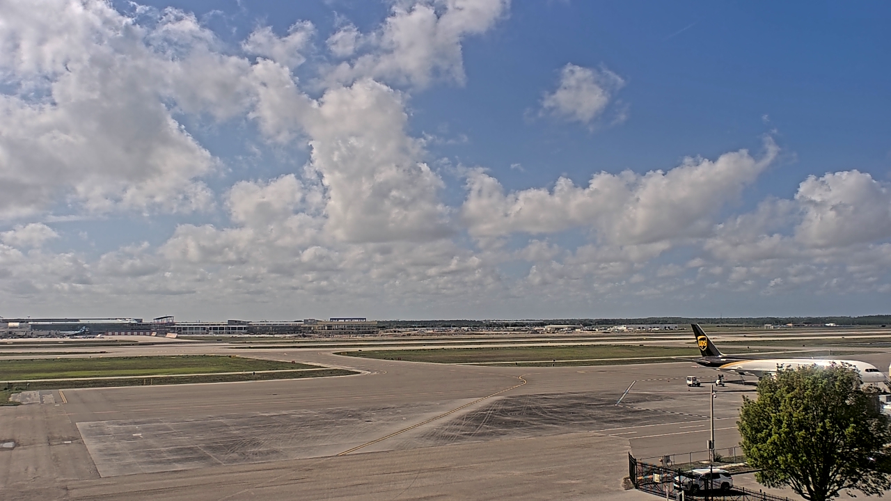 Thumbnail for current weather camera view from PrivateSky (R) Aviation Services Inc. in Fort Myers, Florida