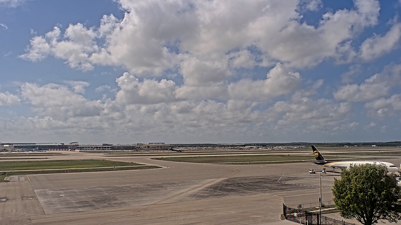 Thumbnail for current weather camera view from PrivateSky (R) Aviation Services Inc. in Fort Myers, Florida