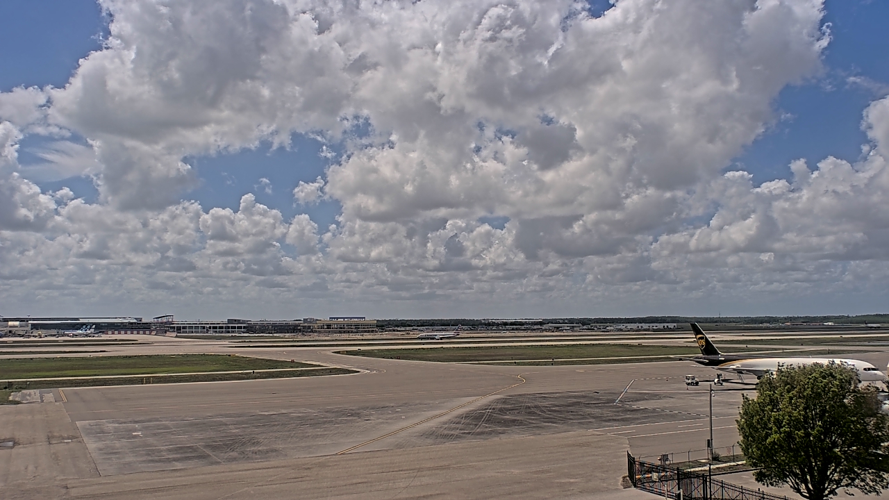 Thumbnail for current weather camera view from PrivateSky (R) Aviation Services Inc. in Fort Myers, Florida