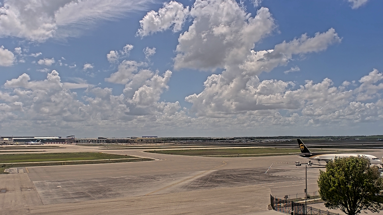 Thumbnail for current weather camera view from PrivateSky (R) Aviation Services Inc. in Fort Myers, Florida