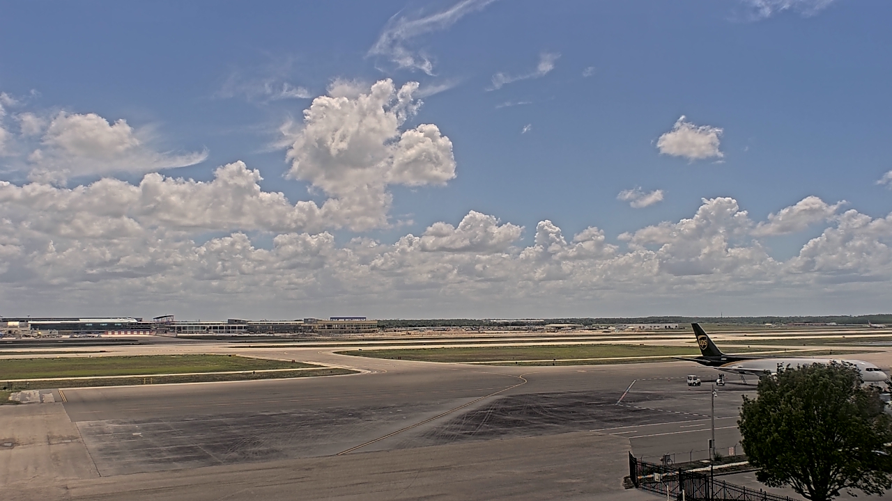 Thumbnail for current weather camera view from PrivateSky (R) Aviation Services Inc. in Fort Myers, Florida