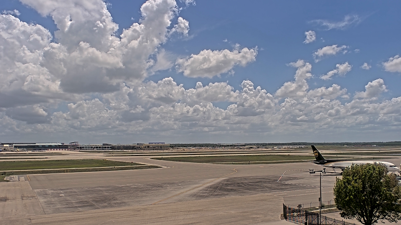 Thumbnail for current weather camera view from PrivateSky (R) Aviation Services Inc. in Fort Myers, Florida
