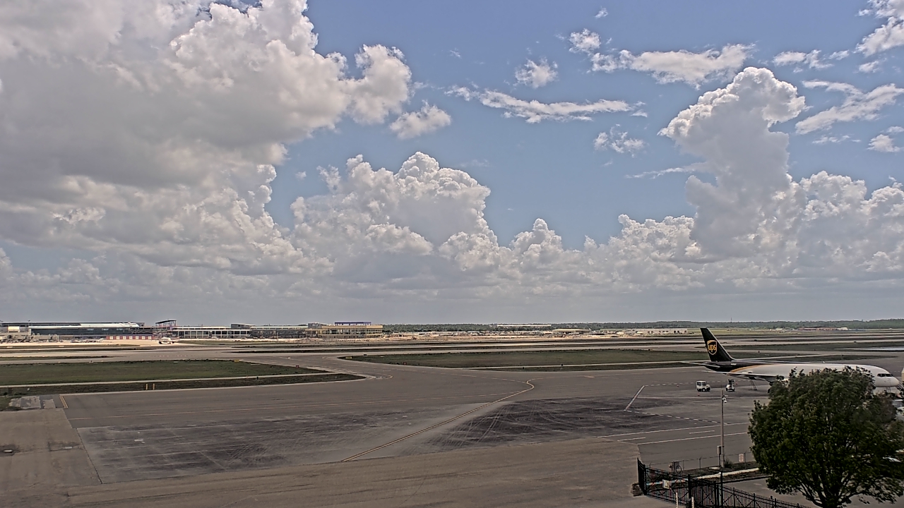 Thumbnail for current weather camera view from PrivateSky (R) Aviation Services Inc. in Fort Myers, Florida