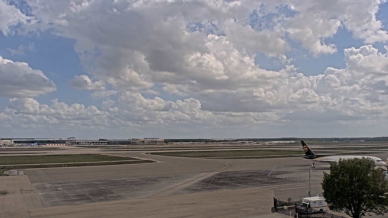 Thumbnail for current weather camera view from PrivateSky (R) Aviation Services Inc. in Fort Myers, Florida