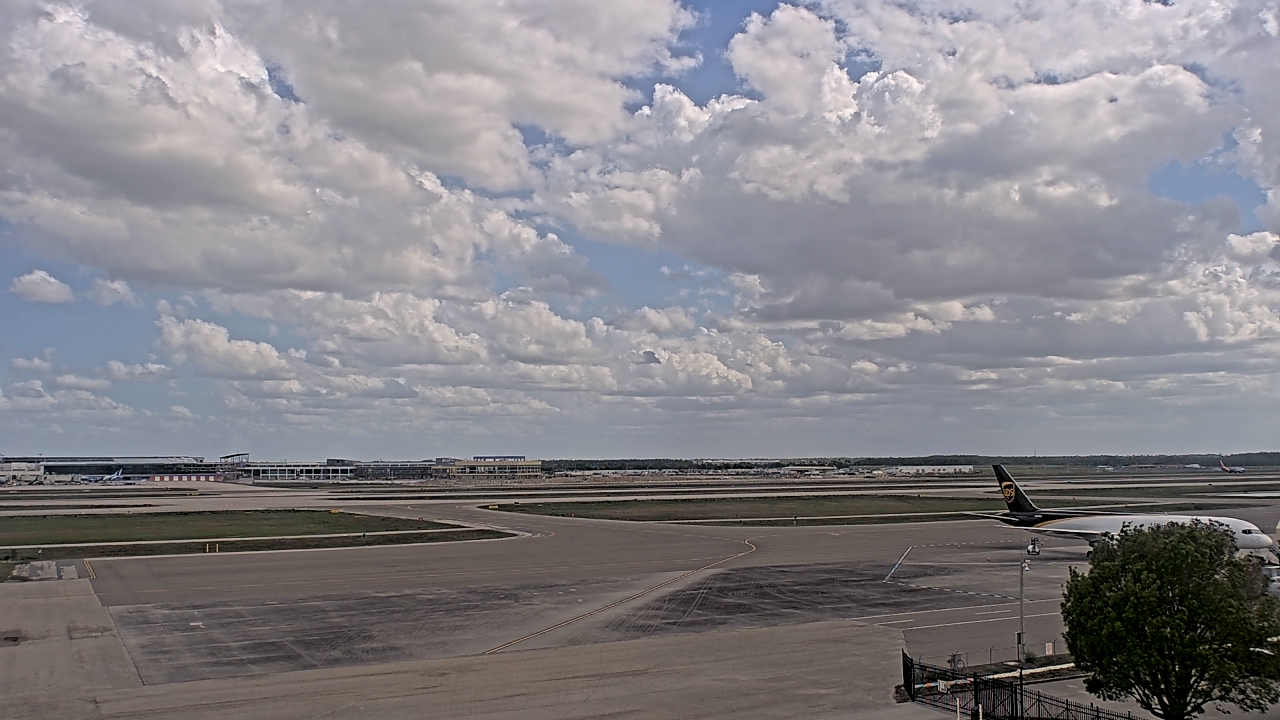 Thumbnail for current weather camera view from PrivateSky (R) Aviation Services Inc. in Fort Myers, Florida