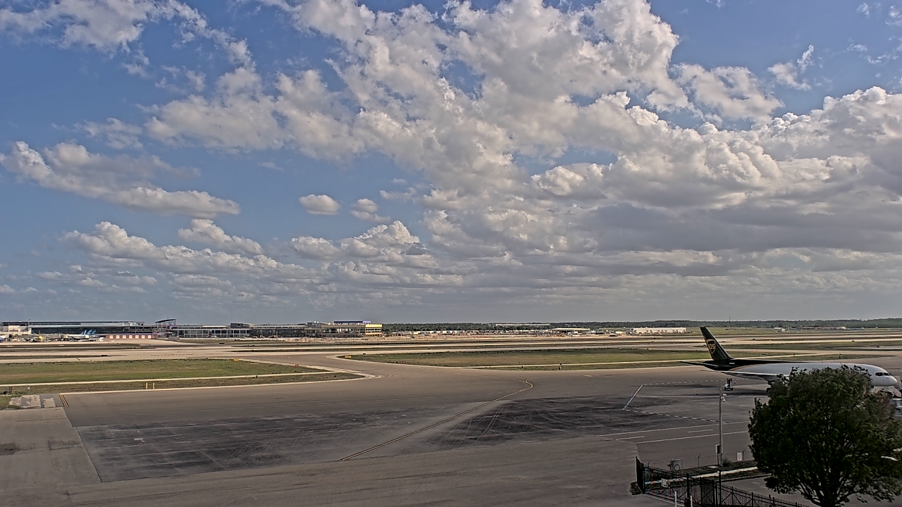 Thumbnail for current weather camera view from PrivateSky (R) Aviation Services Inc. in Fort Myers, Florida