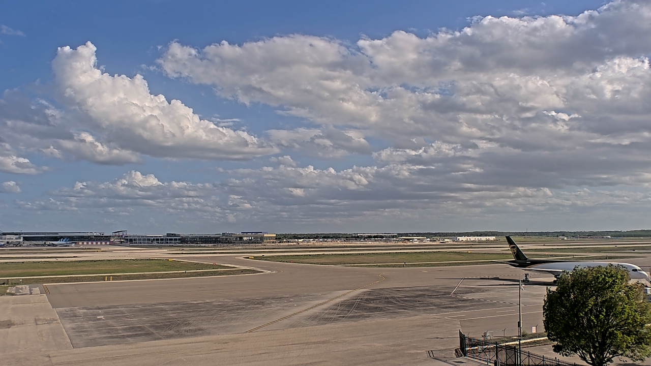 Thumbnail for current weather camera view from PrivateSky (R) Aviation Services Inc. in Fort Myers, Florida