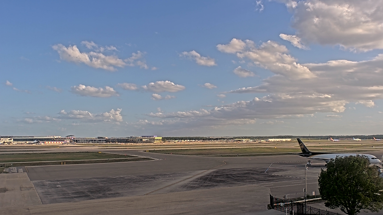 Thumbnail for current weather camera view from PrivateSky (R) Aviation Services Inc. in Fort Myers, Florida