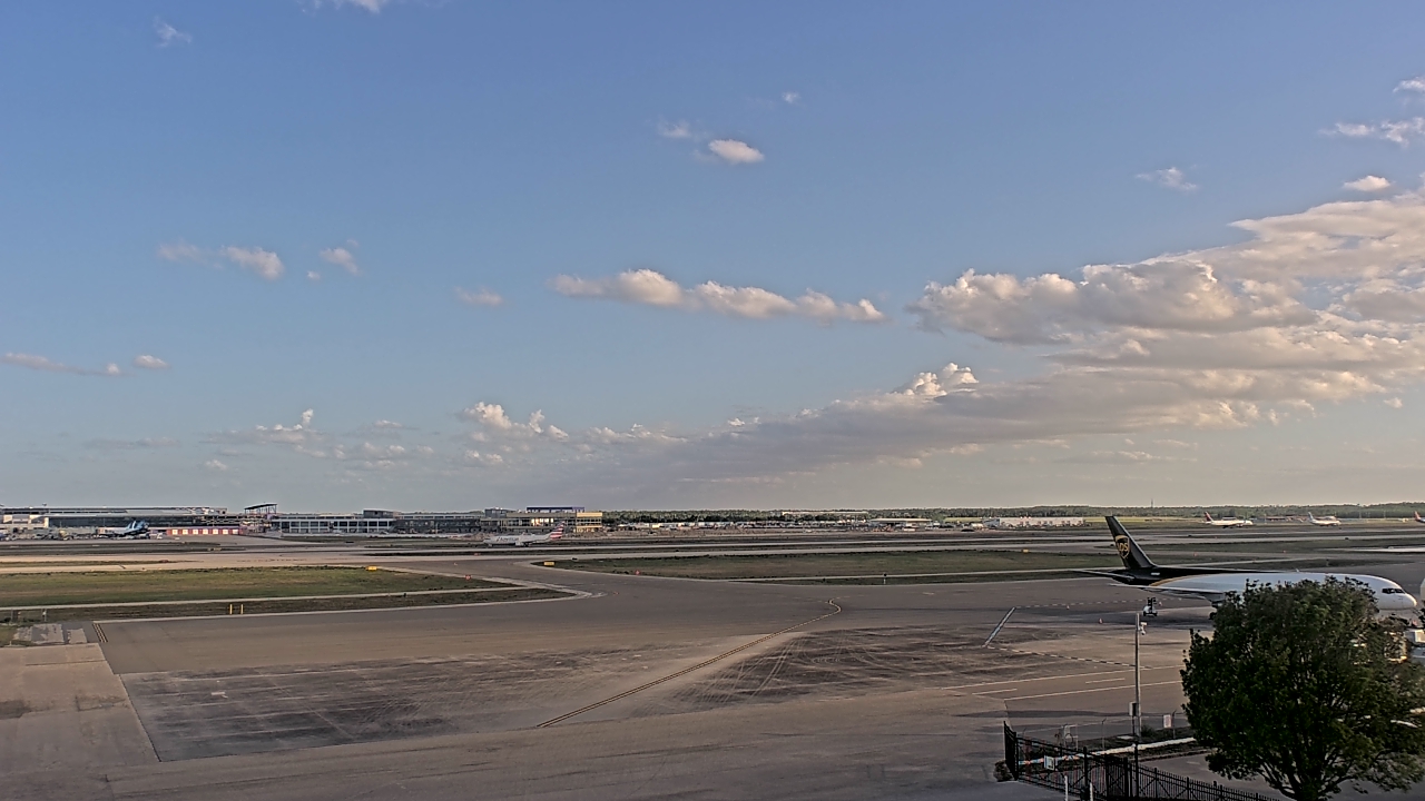 Thumbnail for current weather camera view from PrivateSky (R) Aviation Services Inc. in Fort Myers, Florida